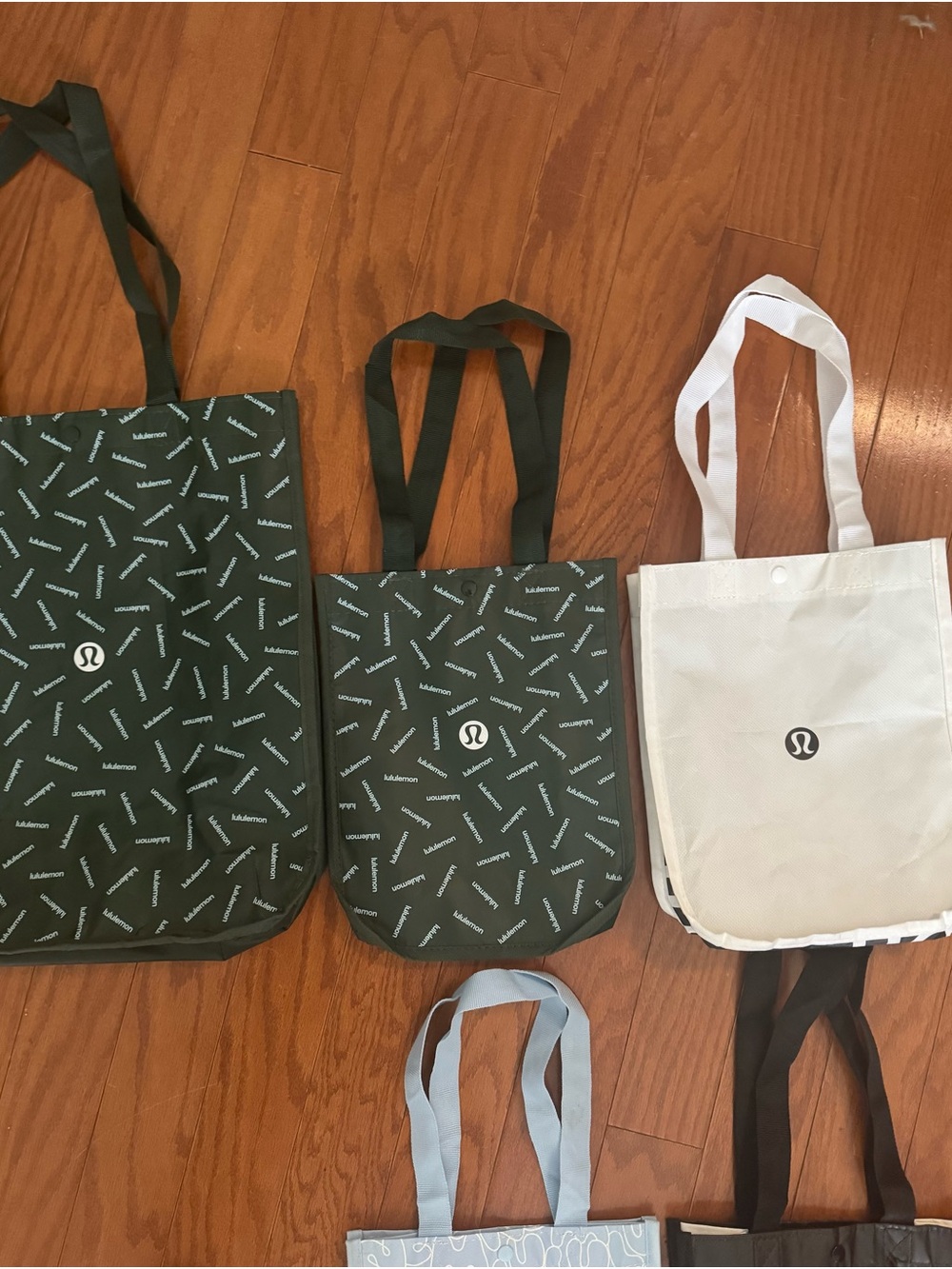 Lululemon Reusable Shopping Tote Bag Lot of 5 Snap Closure Mixed Sizes - Picture 4 of 6